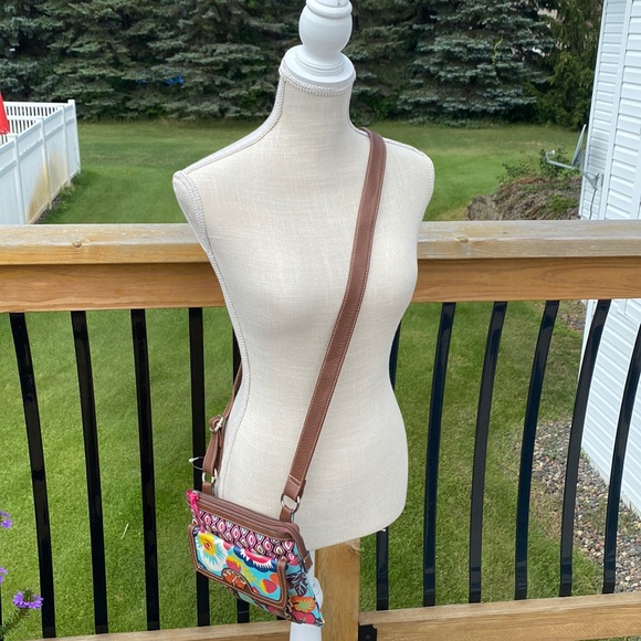 Lily Bloom Brightly Patterned, coated “thermoplastic“ Crossbody and More Bag! - Picture 2 of 11